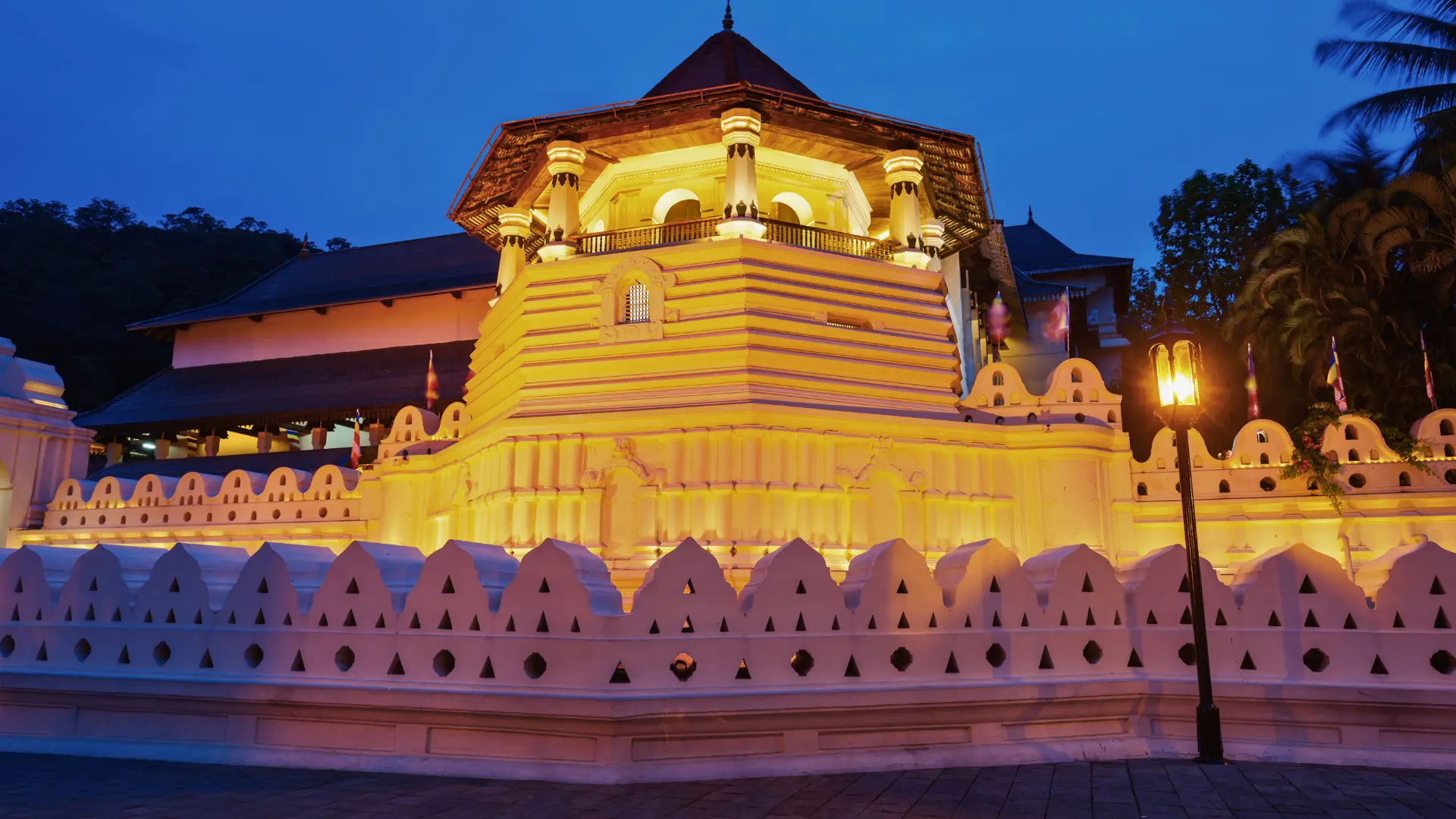 Tooth relic temple